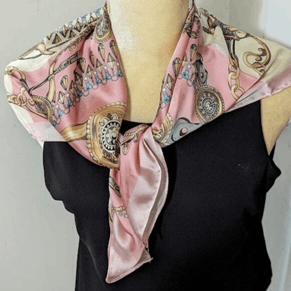 Elegant pink gold mandala design scarf 28X28 100% polyester minor flaw - Picture 1 of 4